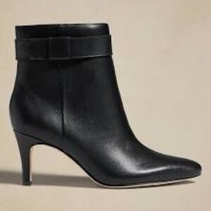 BANANA REPUBLIC•black leather pointy toe booties 10 NWT